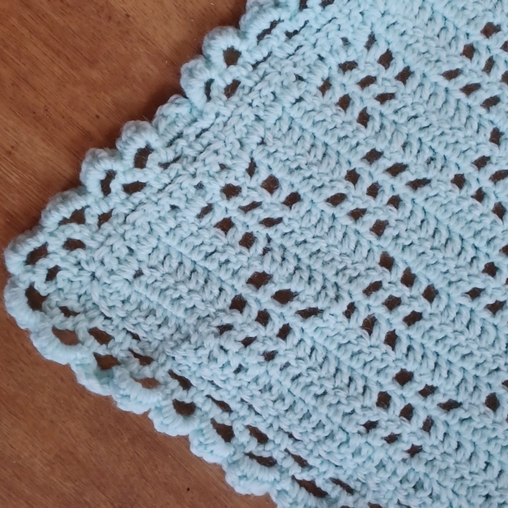 Handcrafted baby blanket throw green 38x41 inches - Picture 5 of 5